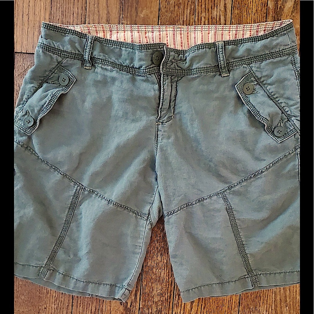 FREE PEOPLE | Vintage Utility Cargo Shorts. Cuffable leg hem. Army green, size 8
